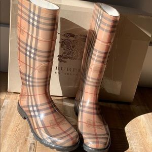 Burberry rain boots SOLD